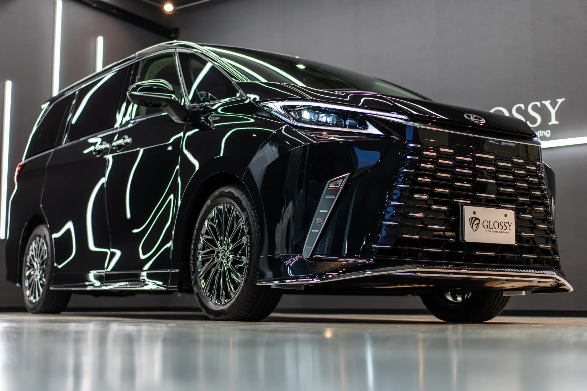 新潟県五泉市より/セラミック施工/レクサスLM500H/ガラスコーティング